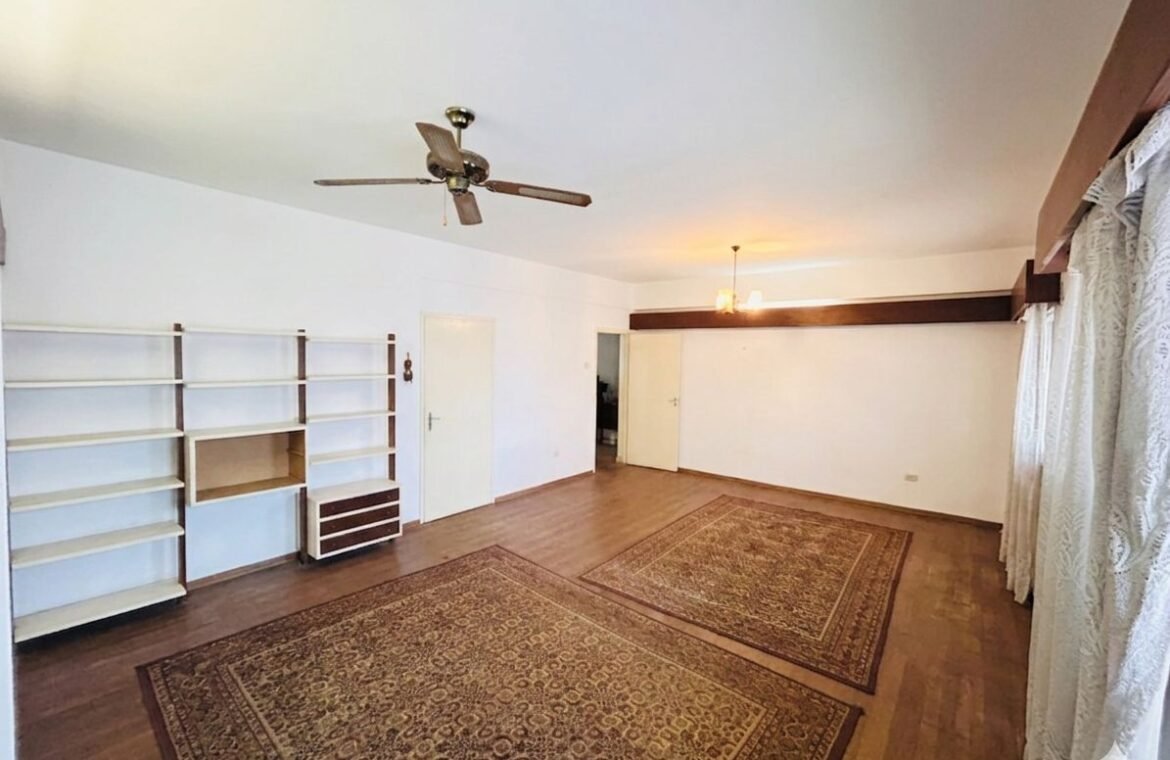 Sala de estar, sem mobilia no bairro central