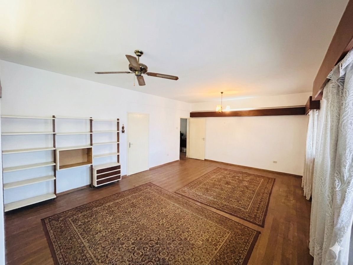 Sala de estar, sem mobilia no bairro central