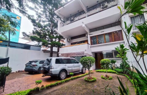 Arrenda-se Moradia T5 na Av. Julius Nyerere, ideal para escritório