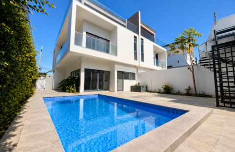 Arrenda-se Moradia T5 com Piscina no Triunfo Velho