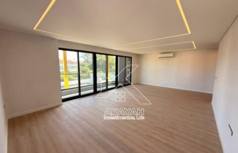 Vende-se Apartamento T4 com vista parcial ao mar