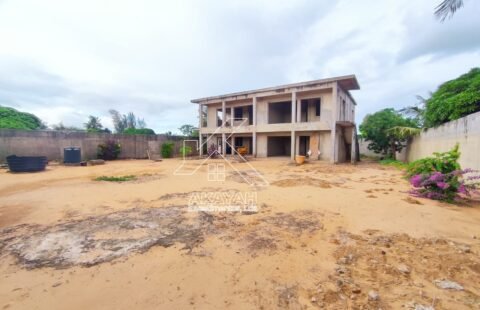 Vende-se Edifício com 4 Apartamentos T3 em Laulane