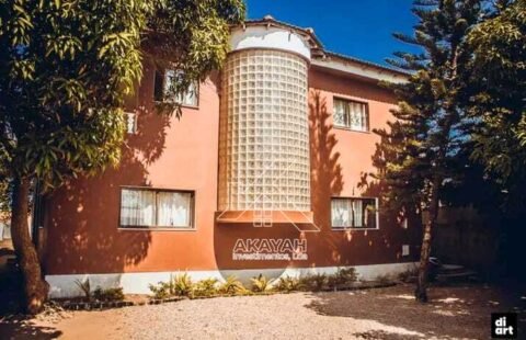 Vende-se Moradia T6 na Costa do Sol, Bairro do Triunfo