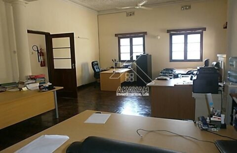 Vende-se moradia geminada T4 na Polana