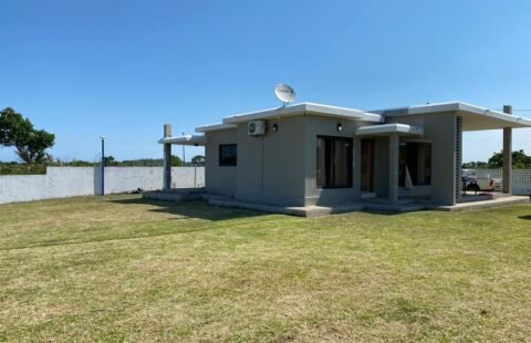 Vende-se Moradia T3 de Piso Único em Bilene