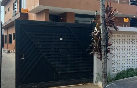 Vende-se Moradia Geminada T3 em Mapulene