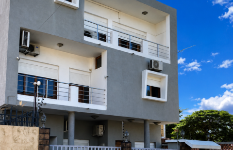 Arrenda-se Moradia T5 Duplex para Habitação ou Escritório no Bairro da Coop