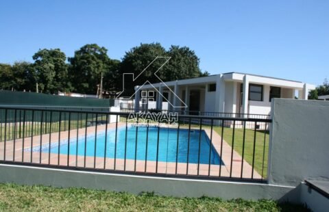 Vende-se Apartamento T3 no Condomínio Santa Bárbara – Matola