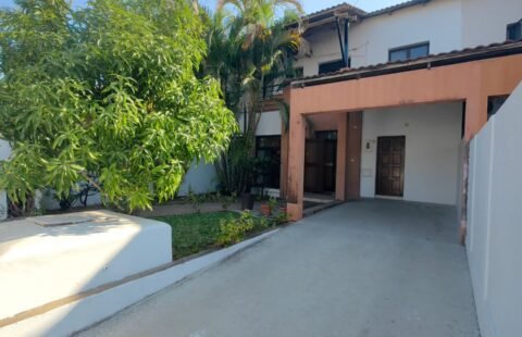 Arrenda-se Moradia Geminada T4 no Condomínio Bela Vista